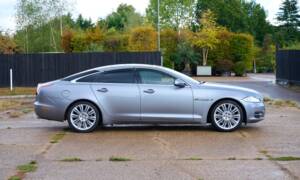 Bild 2/50 von Jaguar XJ 5.0 (2010)