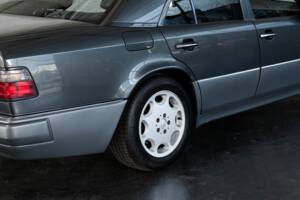 Bild 27/50 von Mercedes-Benz E 500 (1993)
