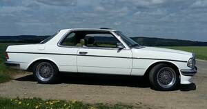 Image 4/15 of Mercedes-Benz 230 CE (1980)
