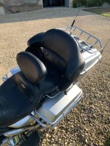 Immagine 11/39 di Harley-Davidson FLHTCU-SE Ultra Classic Electra Glide (2003)