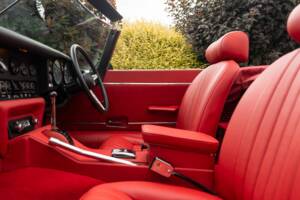 Immagine 15/49 di Jaguar E-Type V12 (1973)