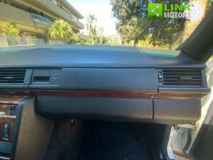 Bild 27/48 von Mercedes-Benz 200 E (1991)
