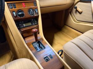 Afbeelding 15/33 van Mercedes-Benz 230 E (1985)