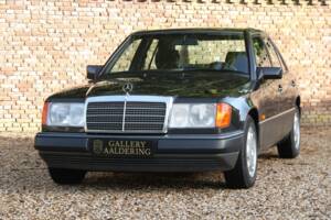 Image 10/50 of Mercedes-Benz 200 E (1992)