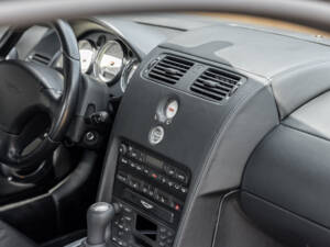 Image 29/56 of Aston Martin V12 Vanquish S (2005)