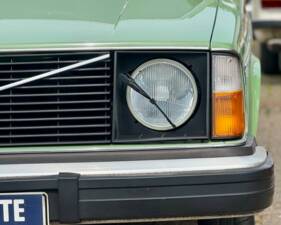 Image 5/12 de Volvo 244 DL (1975)