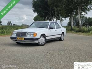 Immagine 1/42 di Mercedes-Benz 300 E (1986)