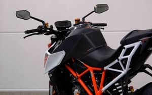 Image 62/83 of KTM 1290 Super Duke R (2018)