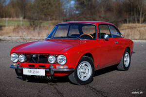 Image 2/43 of Alfa Romeo 2000 GT Veloce (1972)