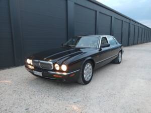 Bild 2/39 von Daimler Super V8 (1998)
