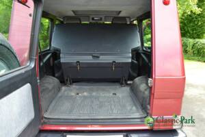 Image 33/49 de Mercedes-Benz 230 GE (SWB) (1993)