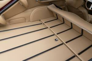 Image 31/50 de Jaguar E-Type (1969)