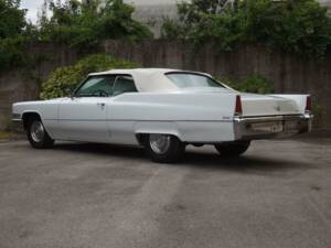 Immagine 34/50 di Cadillac DeVille Convertible (1969)