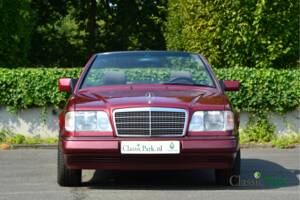 Bild 18/50 von Mercedes-Benz E 200 (1994)