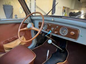 Image 2/8 of FIAT 500 C Topolino (1952)