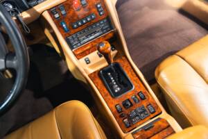 Bild 35/37 von Mercedes-Benz 560 SEC (1990)
