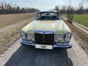 Imagen 4/8 de Mercedes-Benz 280 SE 3,5 (1971)