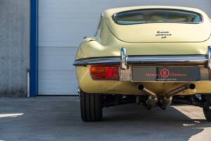 Image 24/78 de Jaguar E-Type (1969)