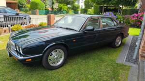 Image 8/26 of Jaguar XJ 6 4.0 Sovereign (1996)