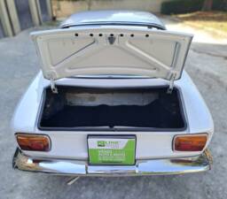 Image 36/39 of Alfa Romeo Giulia GT 1300 Junior (1970)
