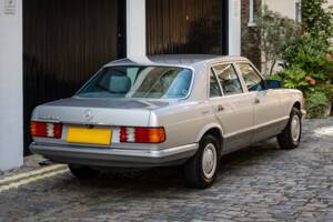 Obraz 35/50 pojazdu Mercedes-Benz 500 SEL (1984)