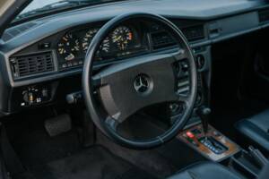 Image 26/69 de Mercedes-Benz 190 E 2.3-16 (1988)