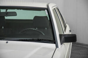 Image 21/50 of Mercedes-Benz 190 D (1985)