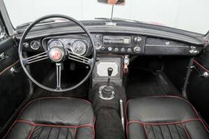 Afbeelding 7/50 van MG MGB (1966)