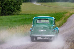 Image 24/50 of Pontiac Quality Six Touring Sedan (1939)