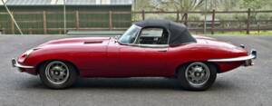 Image 13/49 de Jaguar E-Type (1970)