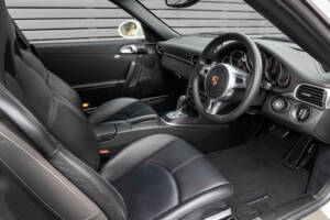 Image 15/38 of Porsche 911 Carrera GTS (2011)