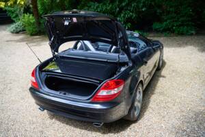 Image 27/50 of Mercedes-Benz SLK 350 (2004)