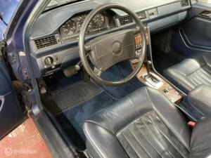 Bild 40/50 von Mercedes-Benz 300 E (1986)