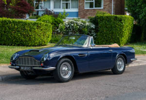 Image 1/28 of Aston Martin DB 6 Mk II Volante (1970)