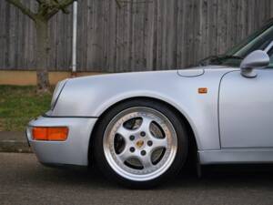 Image 14/37 de Porsche 911 Carrera 2 (WTL) (1992)