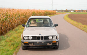 Image 15/80 of BMW 320i (1983)
