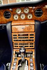 Image 30/50 of Bentley Azure (2009)