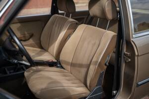 Image 25/76 of BMW 323i (1982)