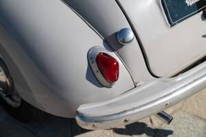 Image 20/50 of Morris Minor 1000 (1958)