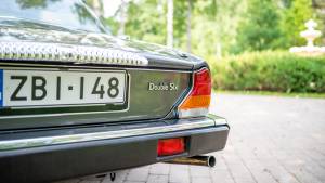 Image 26/42 of Daimler Double Six (1989)