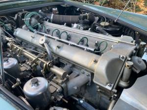 Image 17/50 de Aston Martin DB 4 (1963)