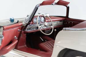 Image 34/50 of Mercedes-Benz 300 SL Roadster (1961)
