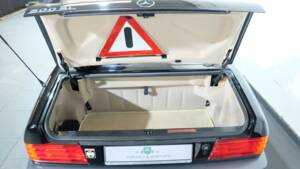 Image 25/26 of Mercedes-Benz 500 SL (1991)