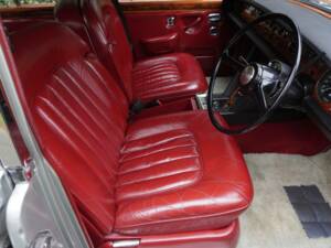 Image 9/20 of Bentley T 1 (1974)