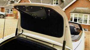 Image 20/50 of Bentley Azure (2009)