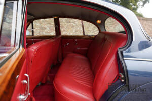 Image 14/50 of Jaguar Mk II 3.4 (1966)