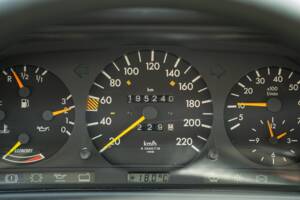 Afbeelding 32/63 van Mercedes-Benz 230 CE (1988)