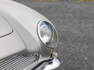 Immagine 19/74 di Aston Martin DB 5 Vantage (1964)