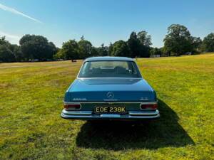 Image 9/57 de Mercedes-Benz 280 SE 3,5 (1972)