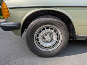 Bild 22/35 von Mercedes-Benz 300 TD Turbodiesel (1985)